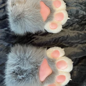 Gray and white handpaws